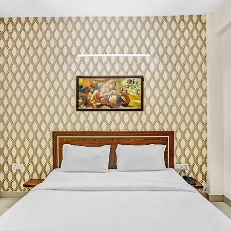 Hotel Noida Continental At Noida City Center 외부 사진
