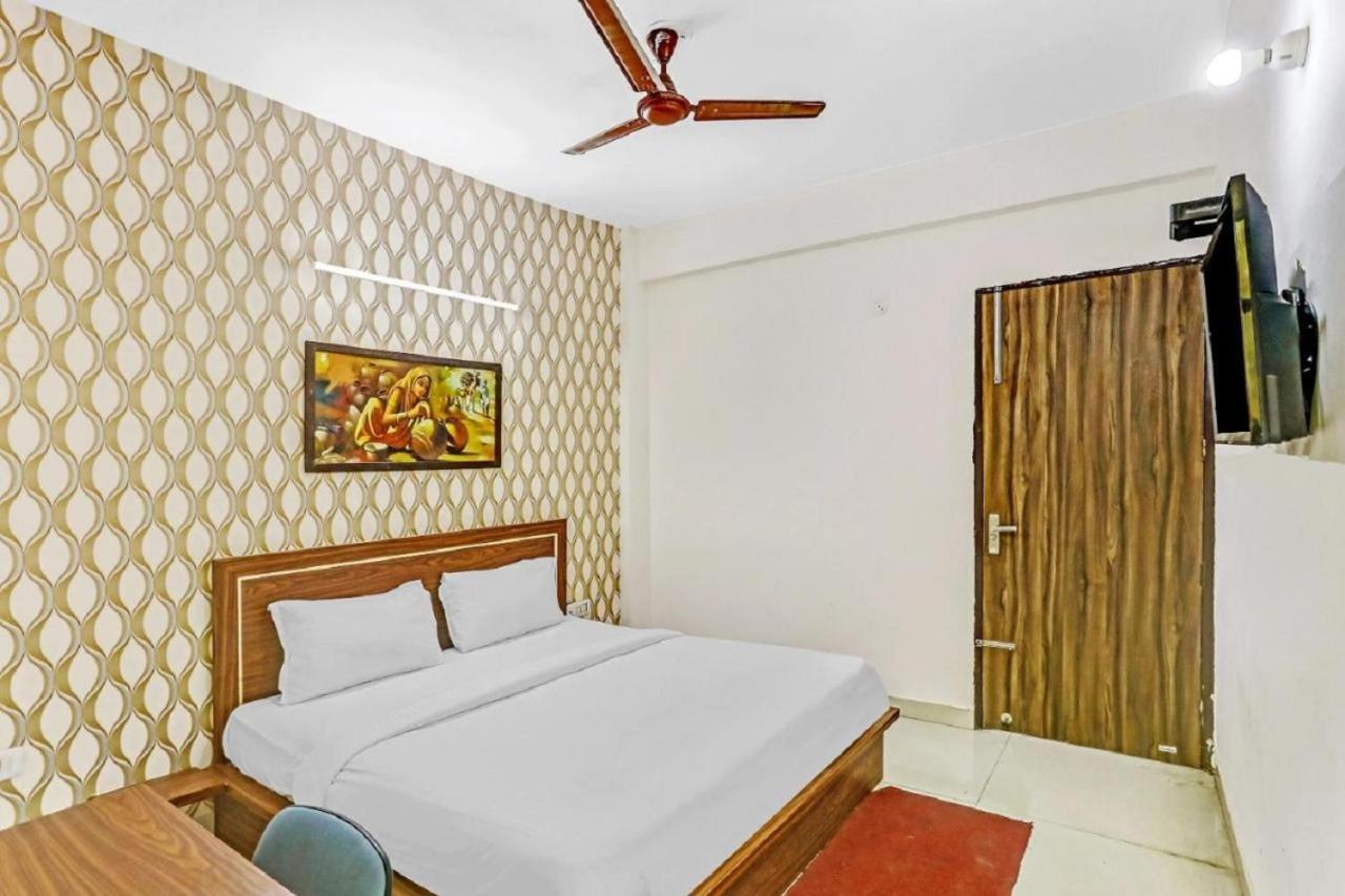 Hotel Noida Continental At Noida City Center 외부 사진