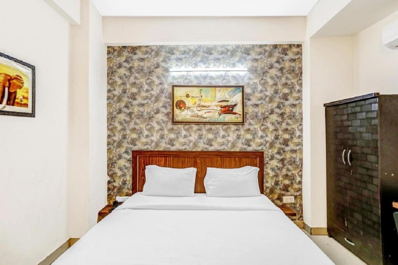 Hotel Noida Continental At Noida City Center 외부 사진