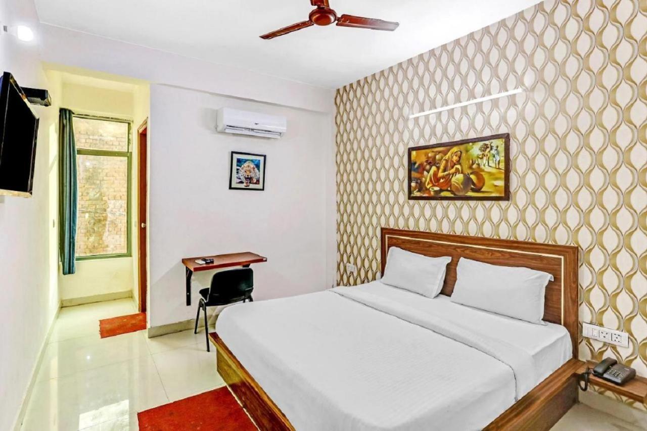 Hotel Noida Continental At Noida City Center 외부 사진