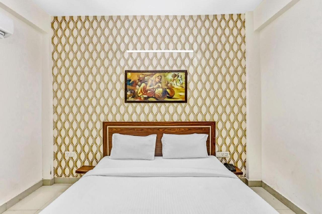 Hotel Noida Continental At Noida City Center 외부 사진