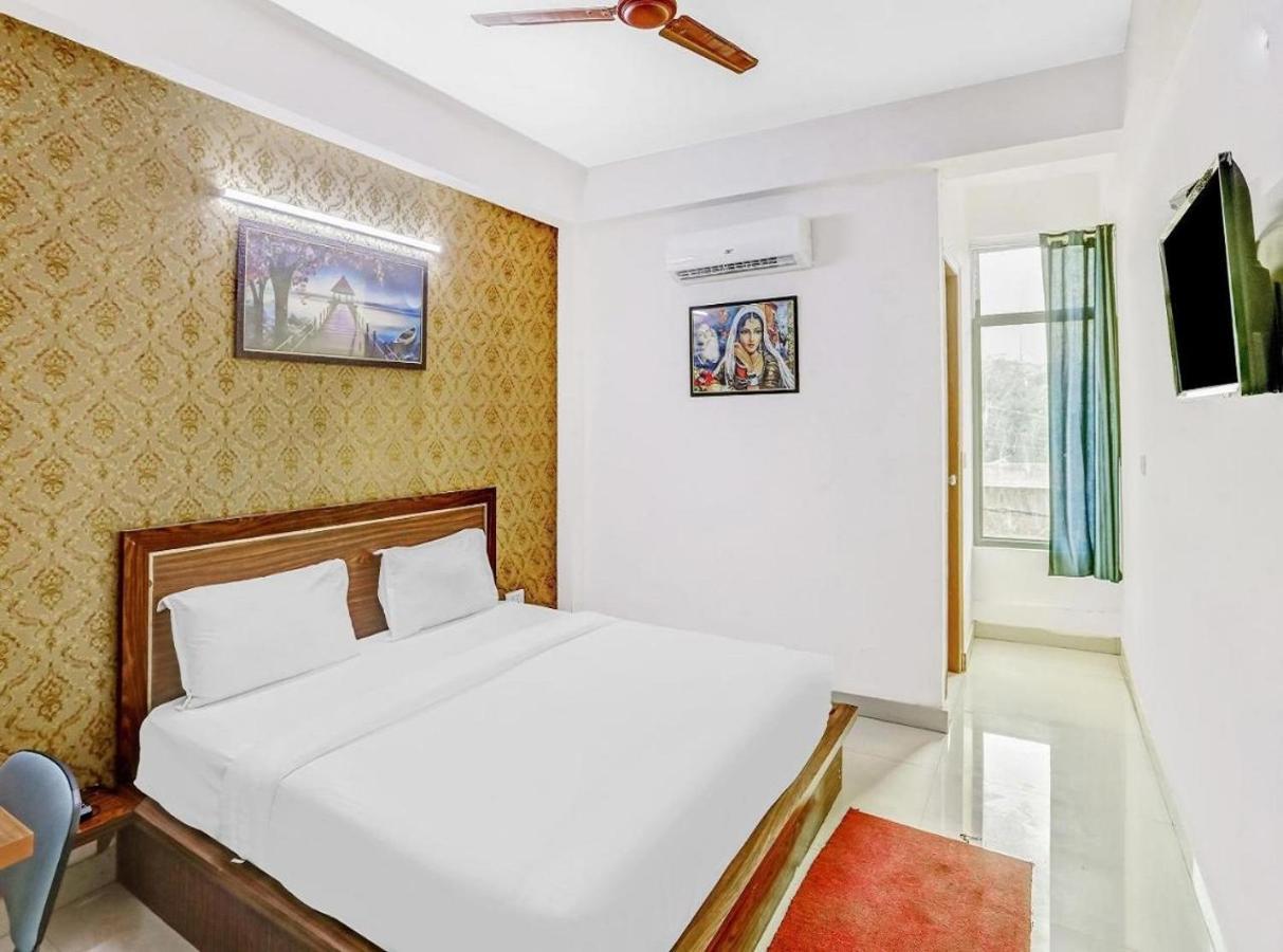 Hotel Noida Continental At Noida City Center 외부 사진