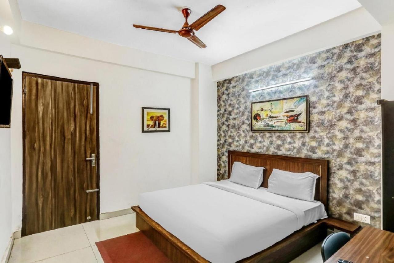 Hotel Noida Continental At Noida City Center 외부 사진