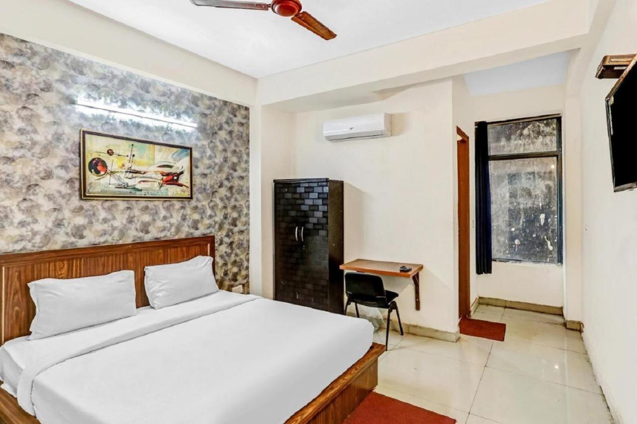 Hotel Noida Continental At Noida City Center 외부 사진