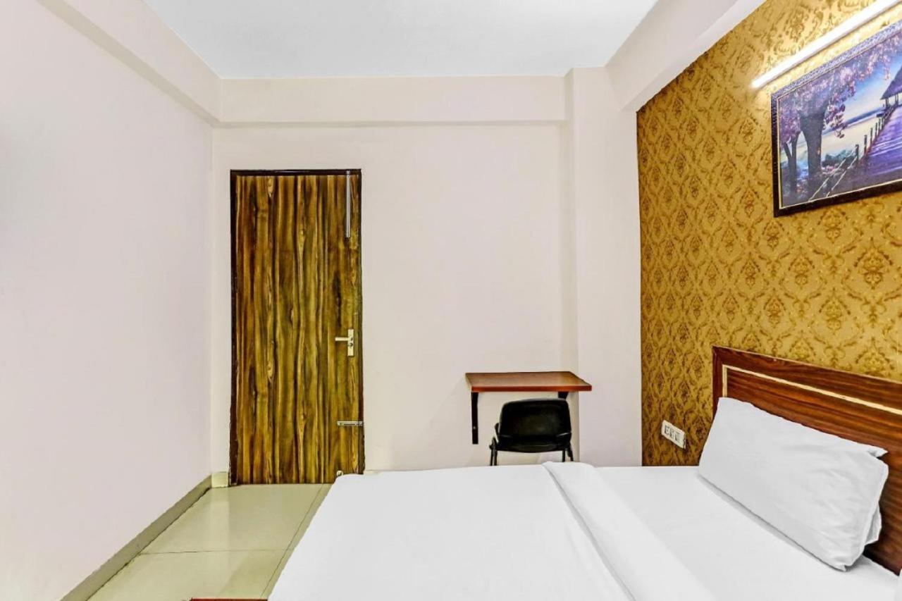 Hotel Noida Continental At Noida City Center 외부 사진