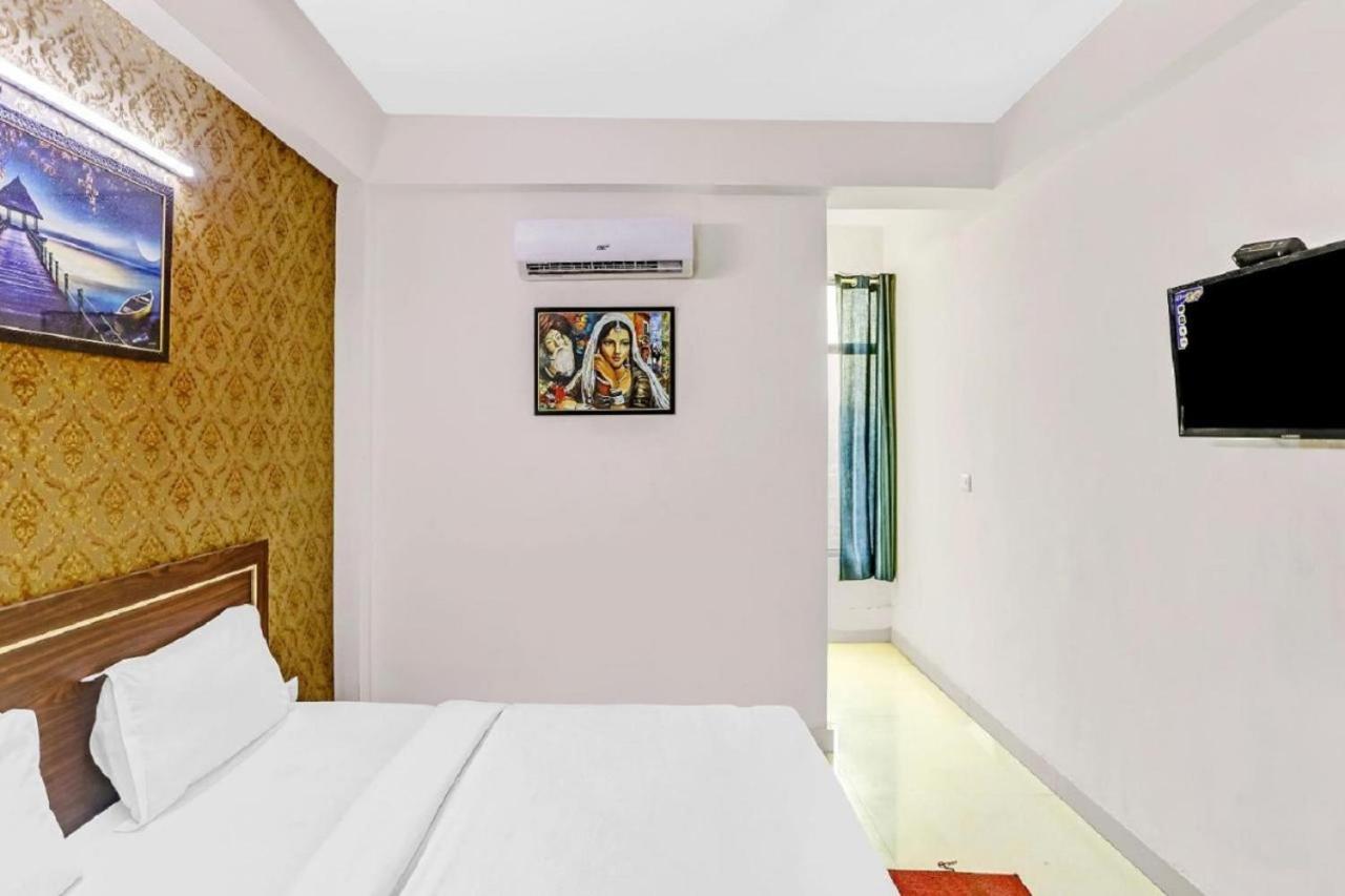 Hotel Noida Continental At Noida City Center 외부 사진