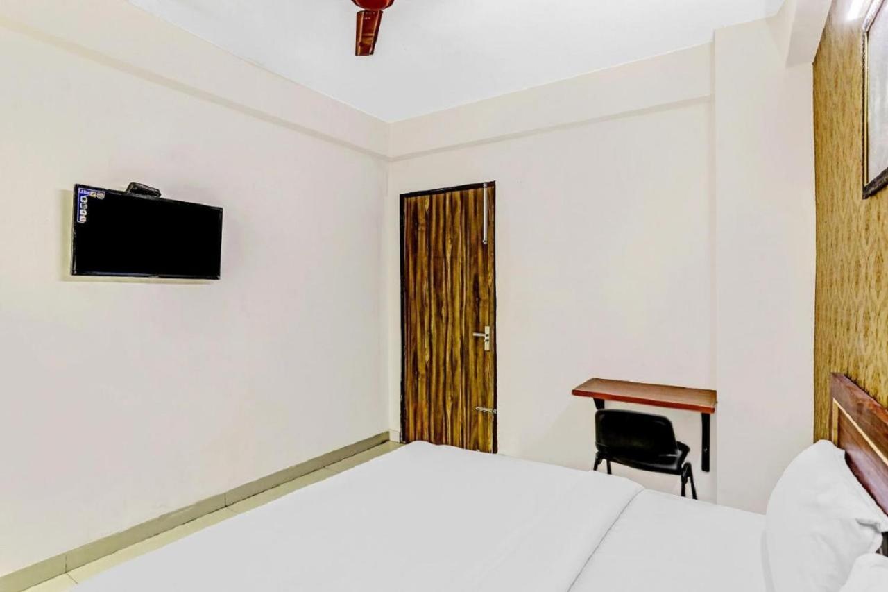 Hotel Noida Continental At Noida City Center 외부 사진